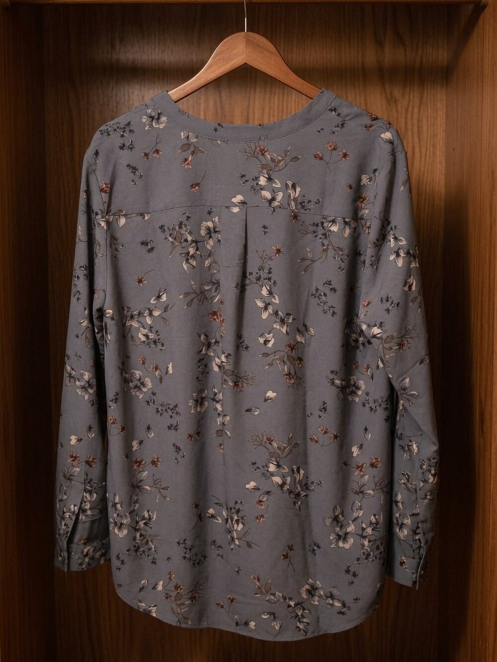 Alluring elegant blouse - Picture 2 of 3